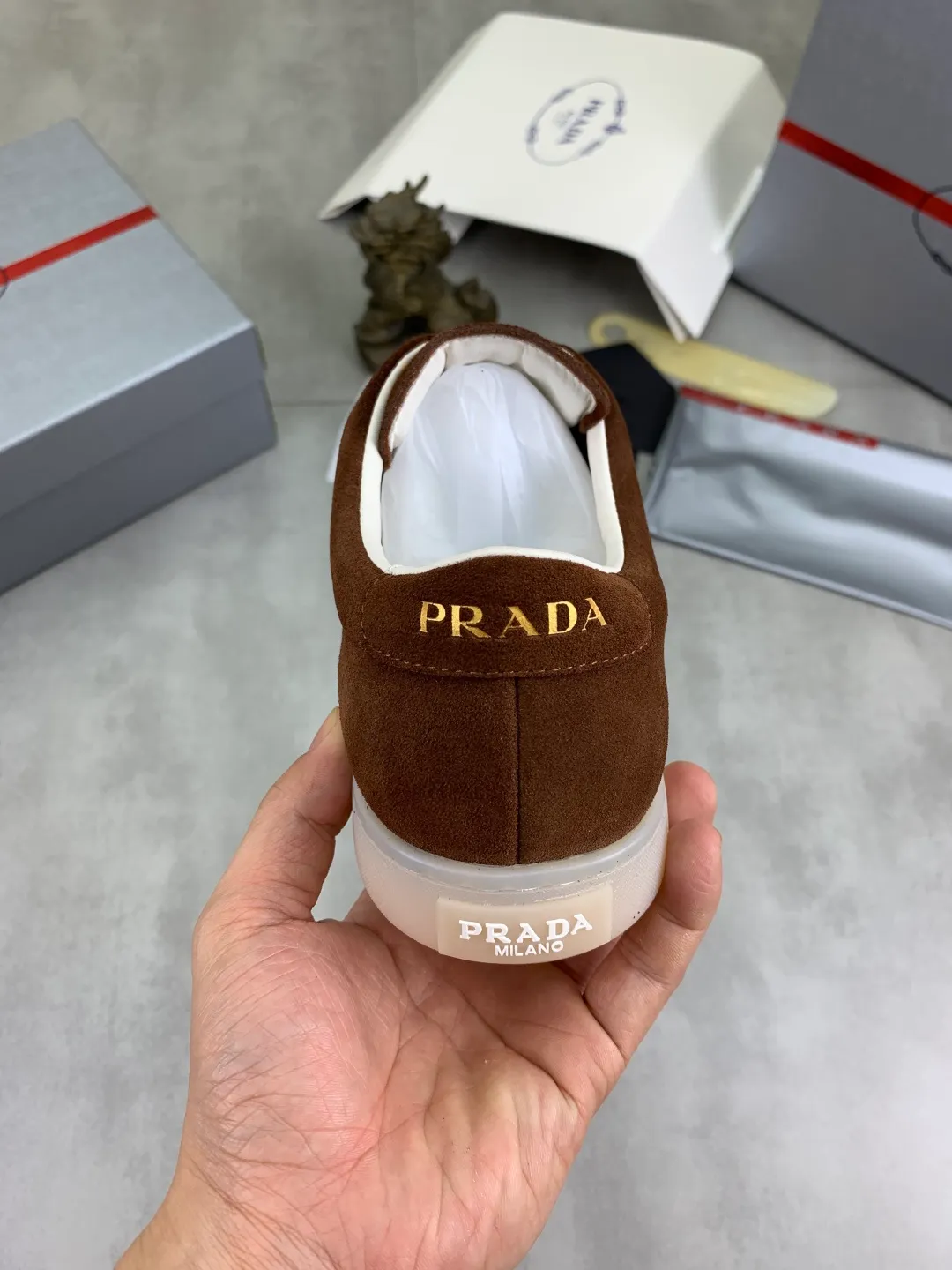 Men's shoes 💰P540💰【New model】The hot model is on the official website, 🆘 The trendy brand (Prada) mainly promotes the hot model, the avant-garde and versatile fashion men's shoes are privately modeled, the cowhide surface is spliced 1:1.. The fashion is simple, the original imported cowhide lining and the cowhide feet; the atmosphere and personality are more fashionable, eye-catching and pursuing class. It will subvert the old idea and be a must-have for fashion trendsetters with you! Must keep it for yourself! Tall and comfortable, large and low, high-end quality workmanship. Size: 38-45; 3️⃣colors available.